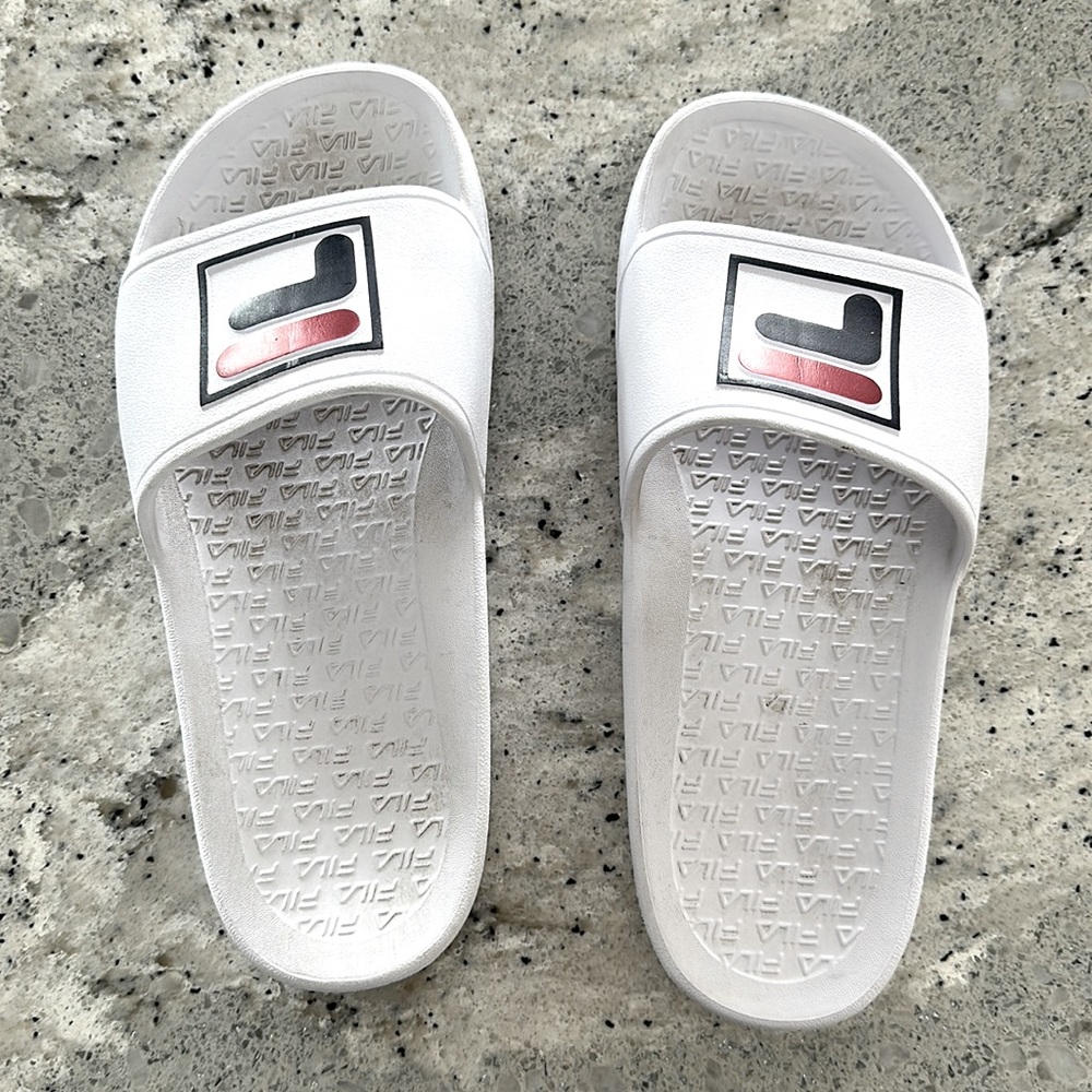 Fila Slides size 6 women’s